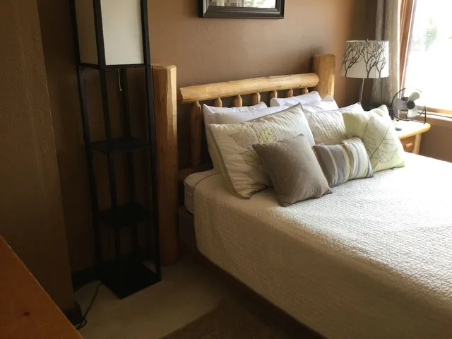 Deluxe, Suite, Queen Bed, Hot Tub, Great Northern Motel 1/3