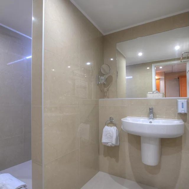غرفة بسرير مزدوج، Anna Hotel Budapest 3/5