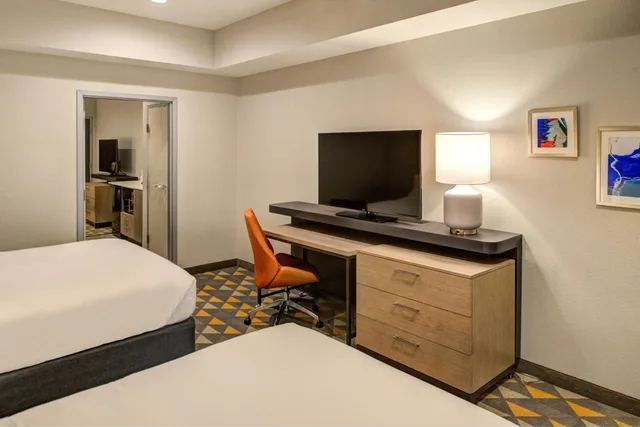 جناح لذوي الإعاقة، Holiday Inn Hotel Suites Houston West Katy Mills 5/6