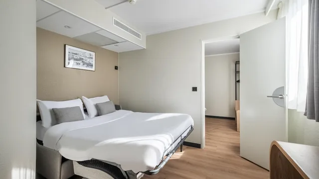 Junior Suite, Queen Bed, Sofa, Campanile Nice Airport 2/10