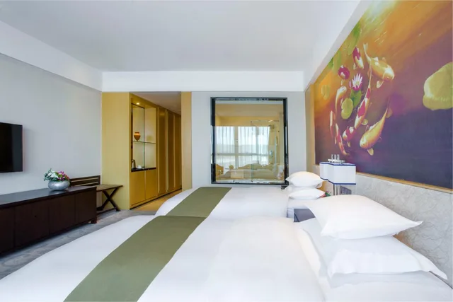 غرفة بسرير كينج وسرير كوين بشرفة، Hotels and Preference Hualing Tbilisi 1/6