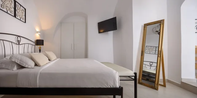 Apartment, Double Bed, Outdoor Jetted Tub, Kamares Apartments 2/6