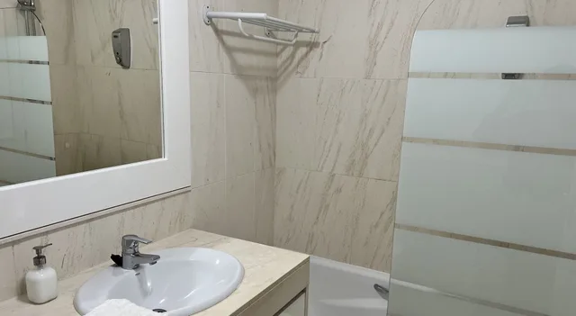 2 Bedrooms, Apartment, Murphy Bed, Queen and Twin Beds, Sea View, Terrace، Mi Capricho Beachfront Apartment - Sitio De Calahonda 3/5