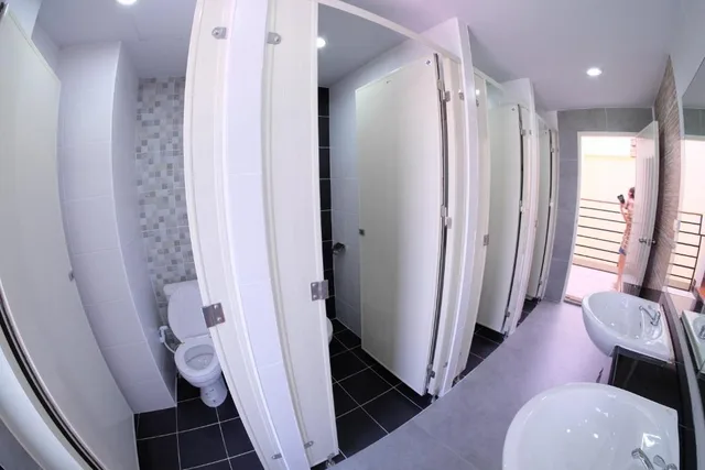 سكن مشترك مختلط، Hide Bangkok Hostel 1/1