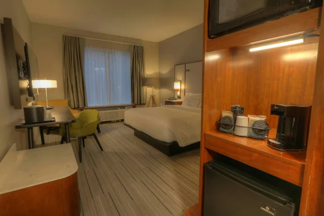 غرفة بسرير كينج، FAIRFIELD INN AND SUITES GATLINBURG DOWNTOWN 2/5