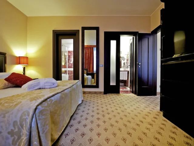 Executive, Suite, Queen Bed, Mercure Roma West 1/1