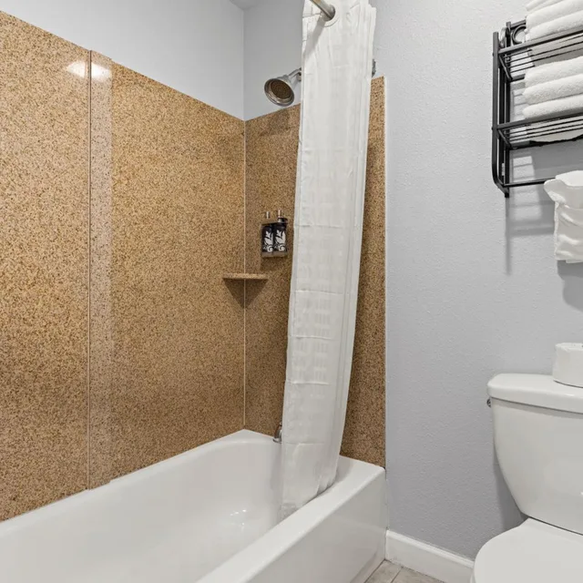 غرفة بسرير كينج، Bay Breeze Inn 8/10
