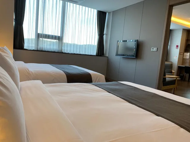 جناح جونيور، New Donghae Hotel 1/2