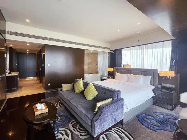 جناح سوبيريور بسرير كينج بمنطقة جلوس، Crowne Plaza Zhangzhou 3/4