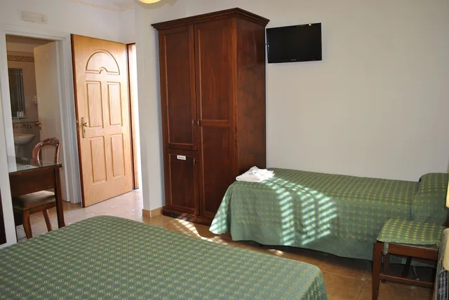 غرفة قياسية ثلاثية بثلاثة أسرّة، Hotel Ristorante Borgo La Tana 3/10