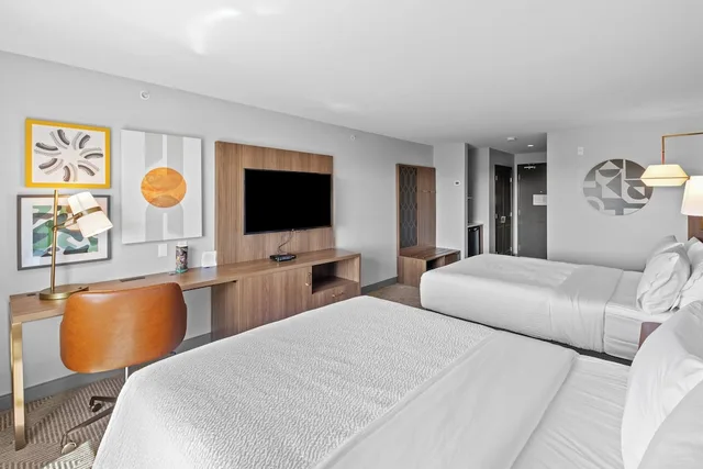 غرفة قياسية بسريرين كوين، Holiday Inn Hotel Suites Surrey East Cloverdale 3/8