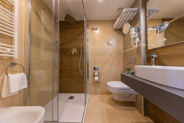 غرفة قياسية بسرير مزدوج بإطلالة على المتنزه بشرفة، Grand Hotel Park Dubrovnik 5/5
