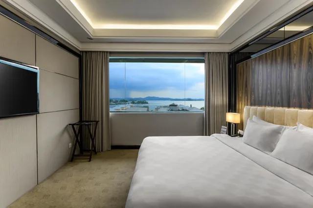 جناح جونيور، SWISS-BELHOTEL HARBOUR BAY 3/10