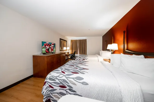 غرفة ديلوكس بسريرين مزدوجين، Red Roof Inn & Suites Biloxi 6/8