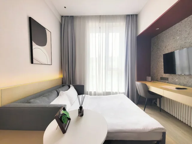 غرفة تنفيذية ثلاثية بسرير كوين مع أريكة، base-Sanlitun Serviced Apartment 6/10