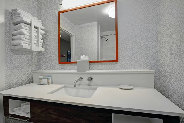 غرفة بسرير كينج مع أريكة، Hampton Inn Keokukia 4/5