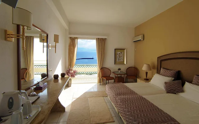 غرفة سوبيريور بسرير كوين بإطلالة على البحر، Palmariva Beach Hotel By Anayia All Inclusive Resorts 2/6