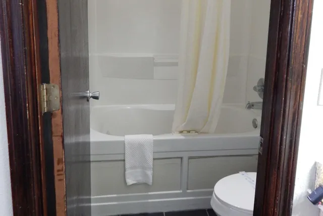 جناح بسرير كينج، Quality Inn Siloam Springs 6/6