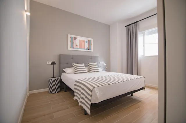 شقة بسريرين منفصلين وسرير كوين بشرفة بغرفتي نوم مع أريكة، Libere Valencia Abastos Apartaments 3/5