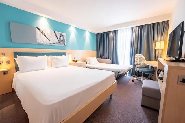 غرفة بسرير كينج مع أريكة، Hampton By Hilton Bristol Airport 5/8