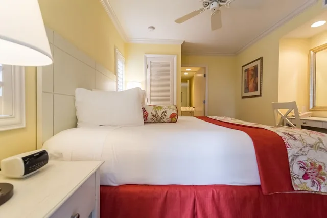 1 Bedroom, Premier, Suite, King Bed, Sofa, Inn at the Beach 4/10