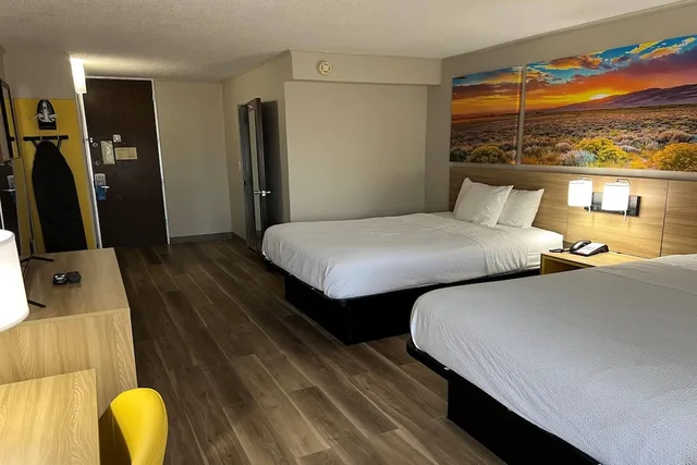 Room, 2 Queen Beds, Days Inn By Wyndham Norman 2/3