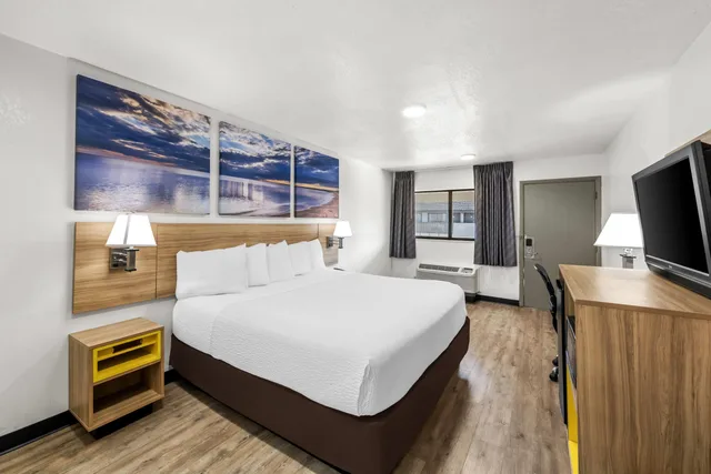 غرفة بسرير مزدوج، Days Inn By Wyndham Independence 3/6