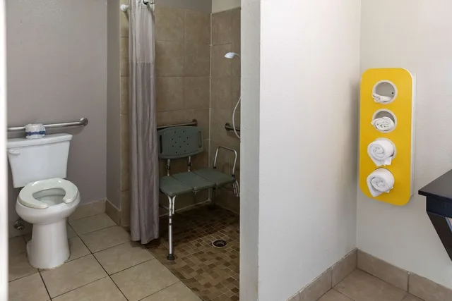 غرفة قياسية بسرير كوين، Motel6 Lufkin, TX 9/9
