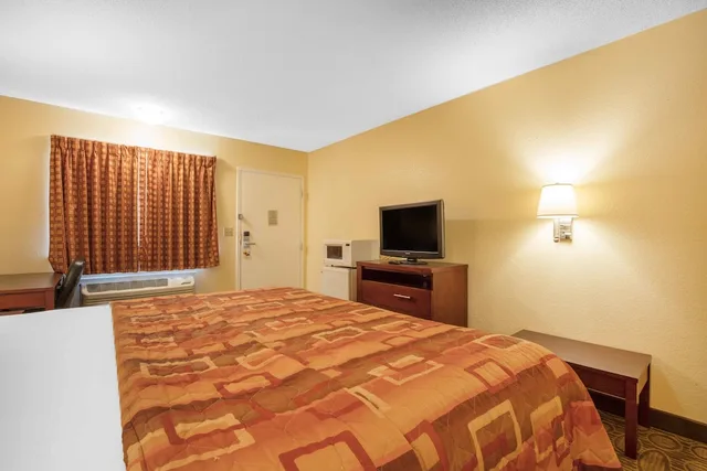 غرفة قياسية بسرير كينج، Motel6 Little Rock, AR - Airport 5/10