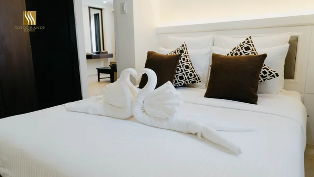 1 Bedroom, Suite, King Bed, Queen Bed, Meadows View، Sotogrande Hotel Iloilo 8/10
