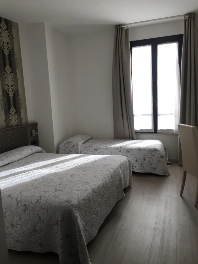 Room, Triple, Plaza 5/10