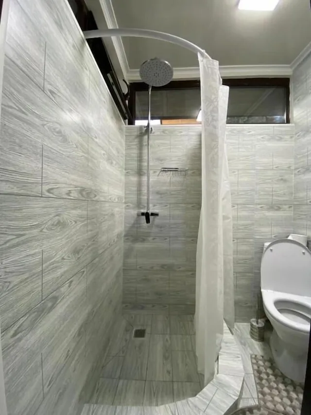 Chalet, King Bed, Hotel Kausar 3/3