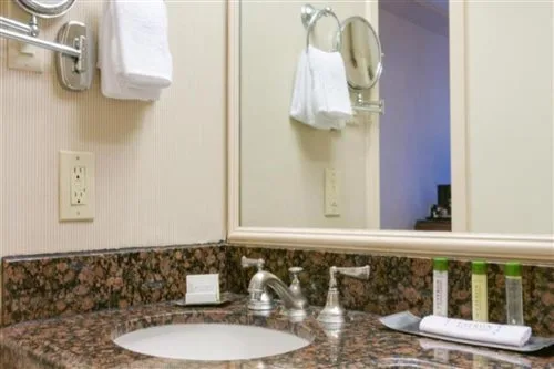 غرفة بسرير مزدوج أو سريرين منفصلين لذوي الإعاقة، Doubletree By Hilton Torrance South Bay 4/5