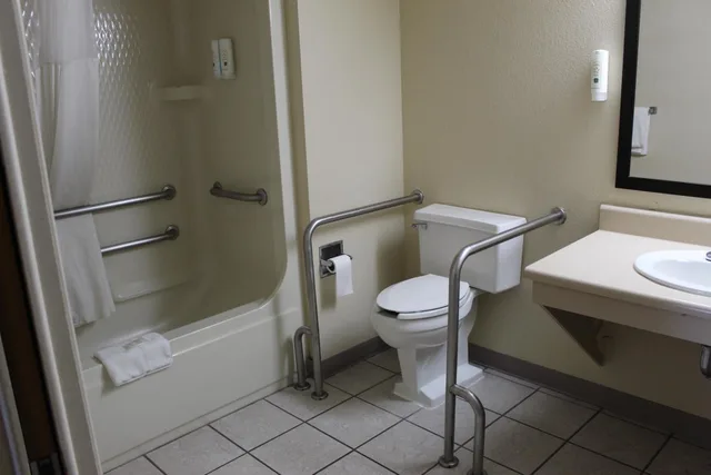 غرفة بسرير كوين للمدخنين لذوي الإعاقة، Quality Inn Conway - Greenbrier 3/4