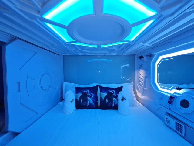 Capsule, Queen Bed، Galaxy Pods Capsule Hotel Boat Quay 5/10
