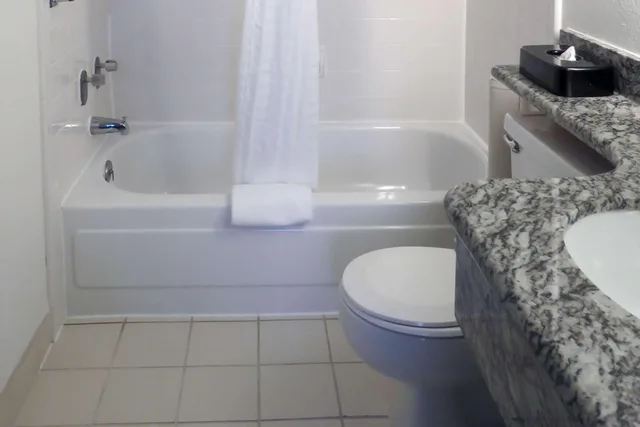 جناح، Quality Inn & Suites Everett, WA 7/10