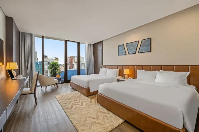 جناح بسريرين منفصلين وسريرين كوين بغرفتي نوم، Golden Lotus Grand Hotel 4/8