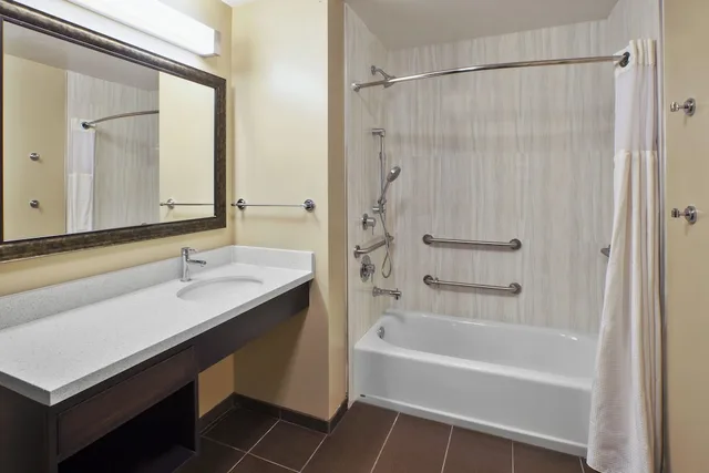 2 Bedrooms, Suite, 1 Queen and 2 Double Beds, Sofa, Kitchen, Bathtub, Accessible, Staybridge Suites Benton Harbor St Joseph 2/2