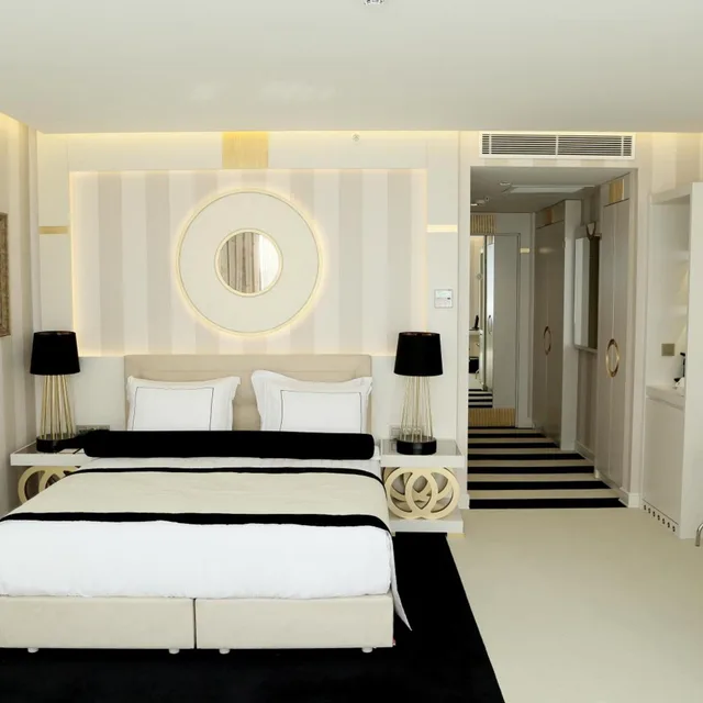 جناح ركني بسرير كينج، Ramada Hotel & Suites by Wyndham Istanbul Sisli 2/3