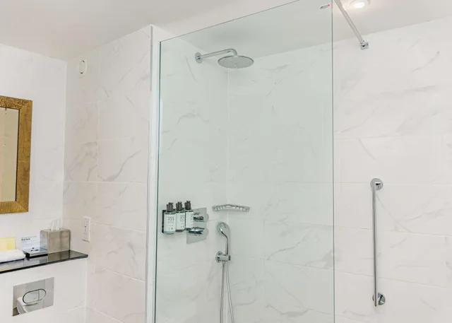 غرفة ديلوكس بسرير كوين، Doubletree By Hilton London Excel 7/7