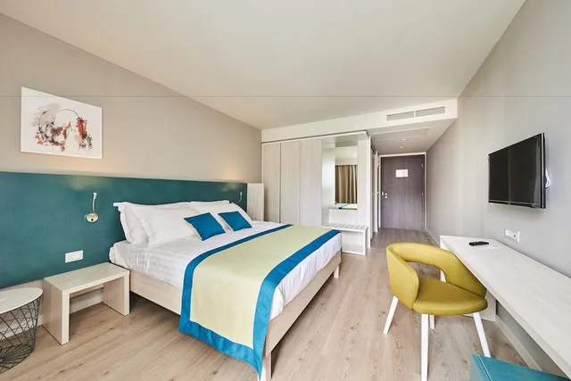 Classic, Double Bed, Sea Side, Balcony, Hotel Sipar Plava Laguna 2/5