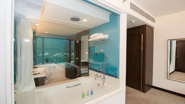 جناح بسرير كينج بإطلالة على الجبل بغرفة نوم واحدة، Auberge Discovery Bay Hong Kong 3/3