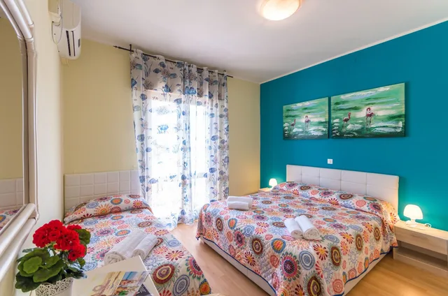 غرفة ثلاثية، Hotel Romantik 1/3