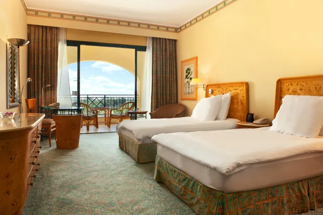 Standard, Twin Beds, Hilton Pyramids Golf Resort 1/5