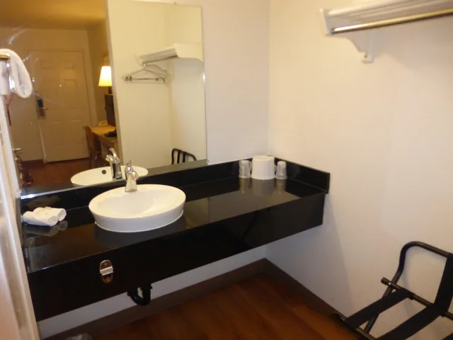 غرفة بسرير كوين، Econo Lodge Vallejo, CA 3/4