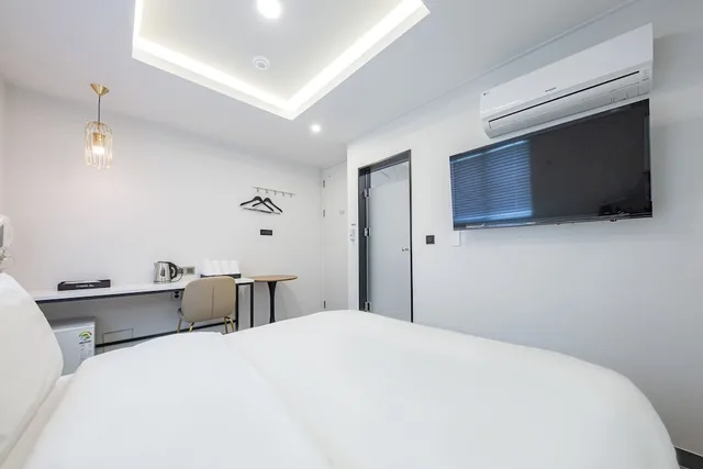 غرفة قياسية بسرير مزدوج، Hotel 24st Urban Brown Seosan Lake Park 2/3