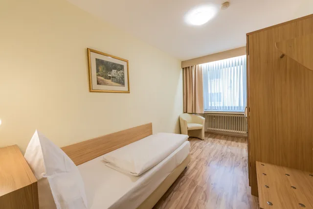 غرفة كومفورت مفردة، Windsor Hotel 1/12