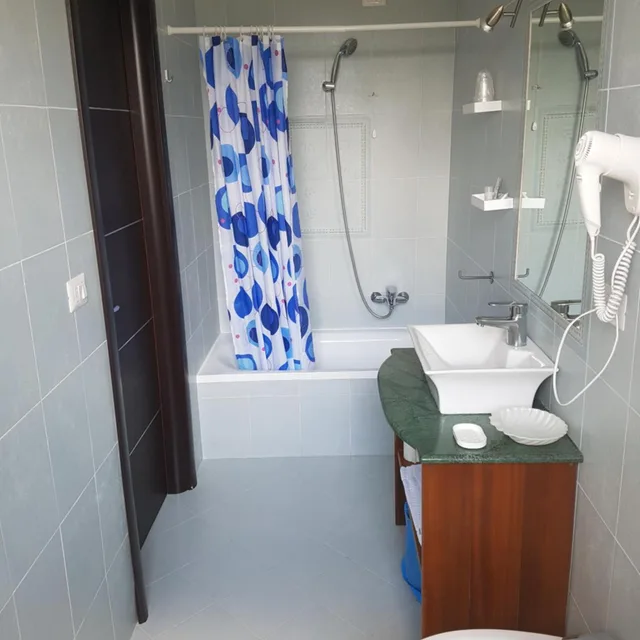 غرفة كومفورت ثلاثية، Ascot Hotel 10/10