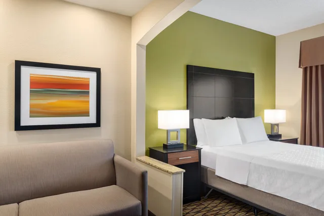جناح بسرير كوين لذوي الإعاقة، Holiday Inn Express Hotel Suites Edmond 1/10