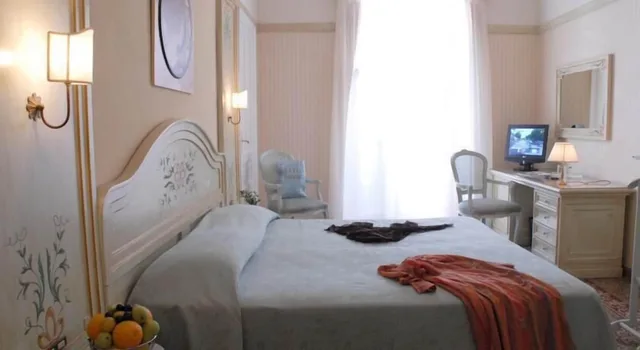 غرفة قياسية بسرير مزدوج بإطلالة على المدينة، Grand Hotel Europa Palace 3/4